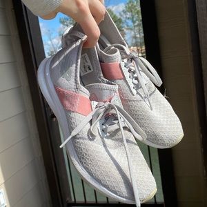 New balance sneakers / running shoes